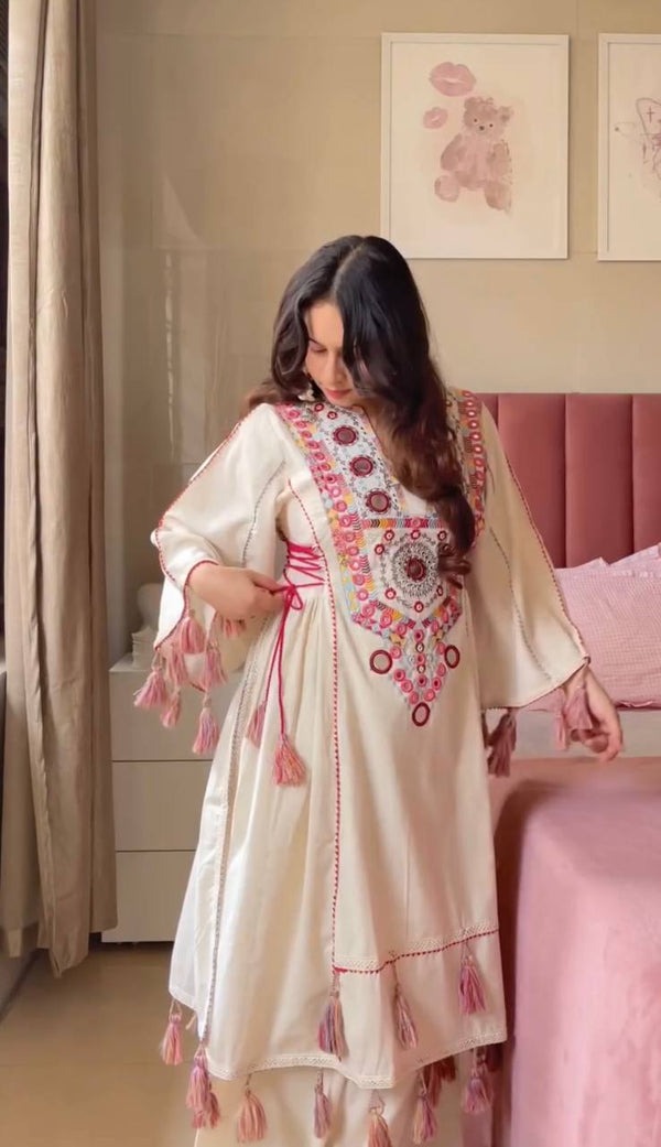 New Designer The Perfect Match Trendy & Comfortable 2-Piece Stylish Ensemble: Includes a well-fitted top and coordinated bottom Set Set